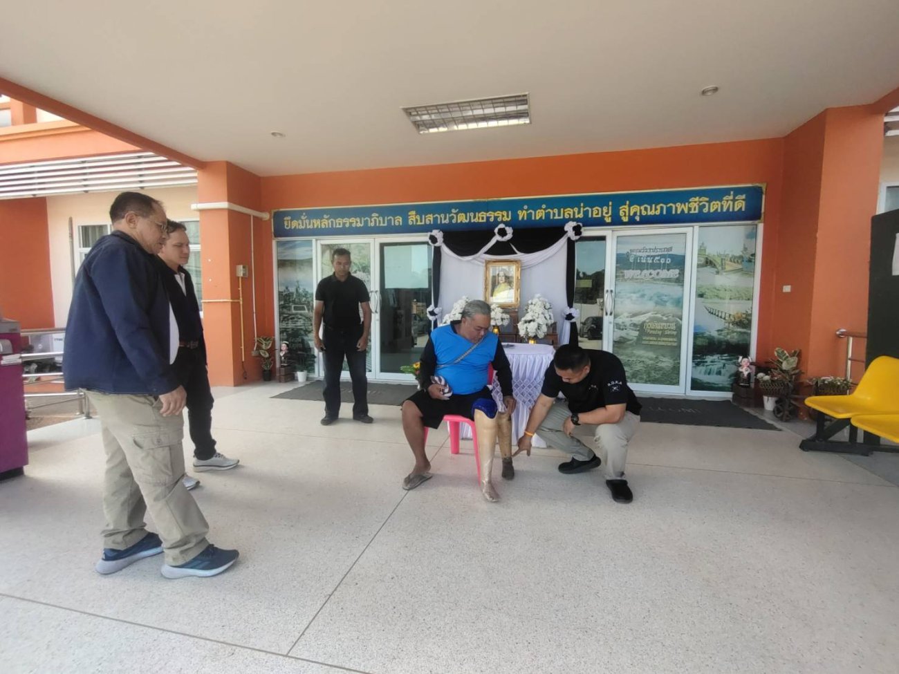 มอบขาเทียมให้ผู้พิการขาขาด