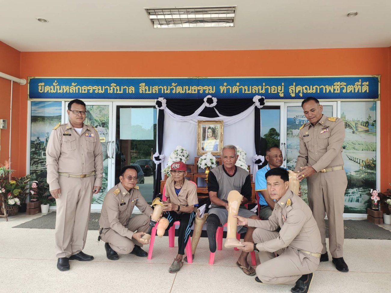 มอบขาเทียมให้กับผู้พิการ จำนวน 3 ราย