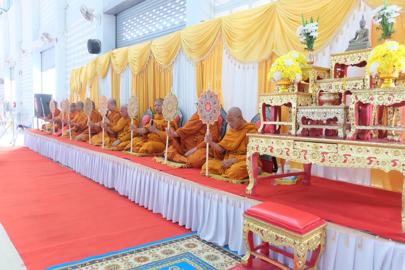 ร่วมพิธีถวายราชสักการะ เนื่องใน “วันพระบาทสมเด็จพระพุทธยอดฟ้าจุฬาโลกมหาราช และวันที่ระลึกมหาจักรีบรมราชวงศ์" ณ หอประชุมอำเภอน้ำยืน