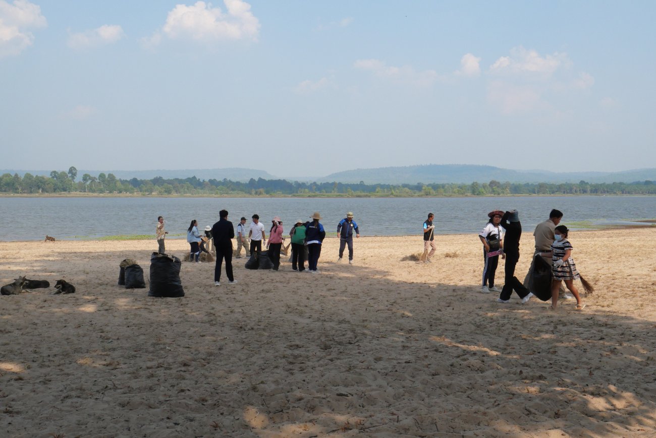 ร่วมกิจกรรม Big cleaning Day ณ บริเวณหาดทรายเทียมสามเหลี่ยมมรกต