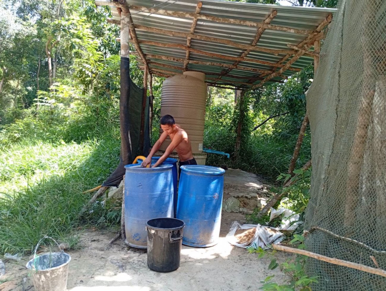 งานป้องกันและบรรเทาสาธารณภัย สำนักปลัดอบต. ดำเนินการส่งน้ำอุปโภคให้กับประชาชนที่ขาดแคลนน้ำ ในเขตพื้นที่ตำบลโดมประดิษฐ์